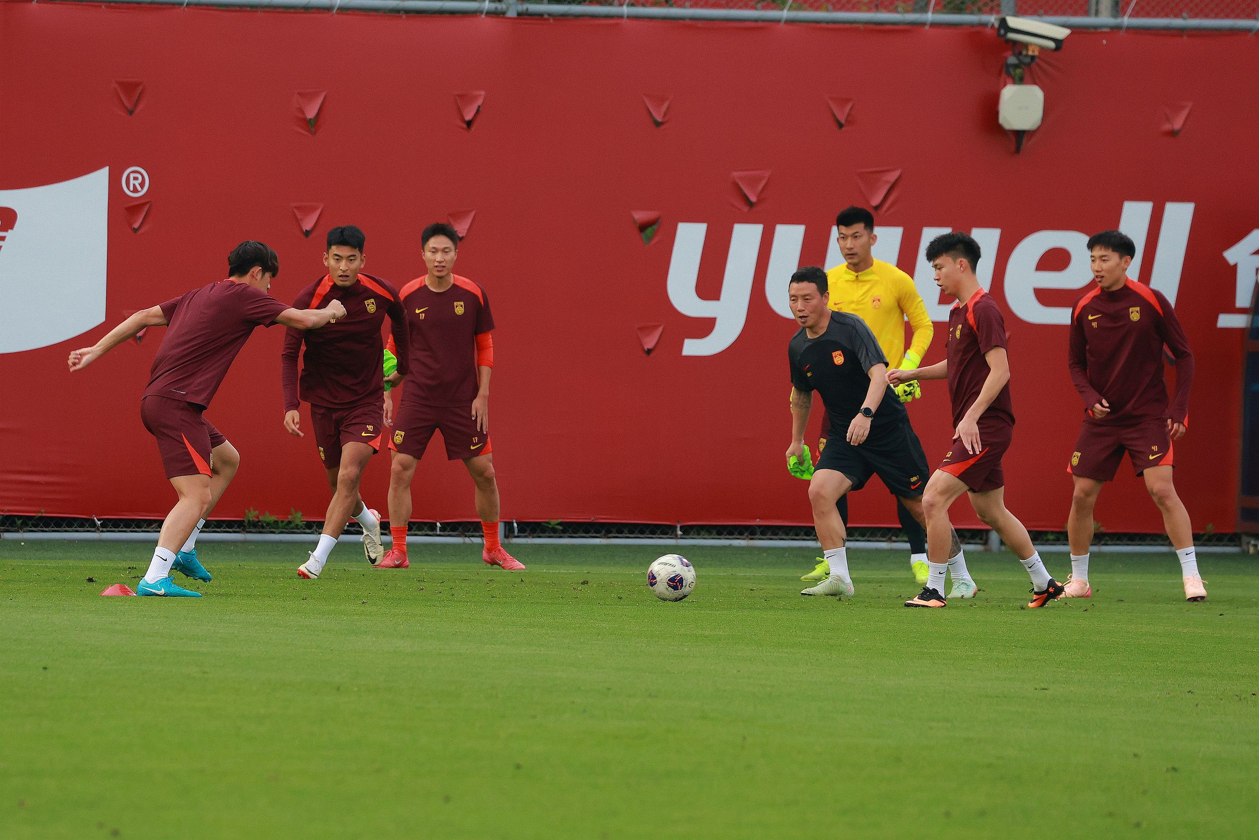 9体育-东体：国足训练氛围融洽，汪士钦、刘若钒已合练，杨明洋“顺位”提高