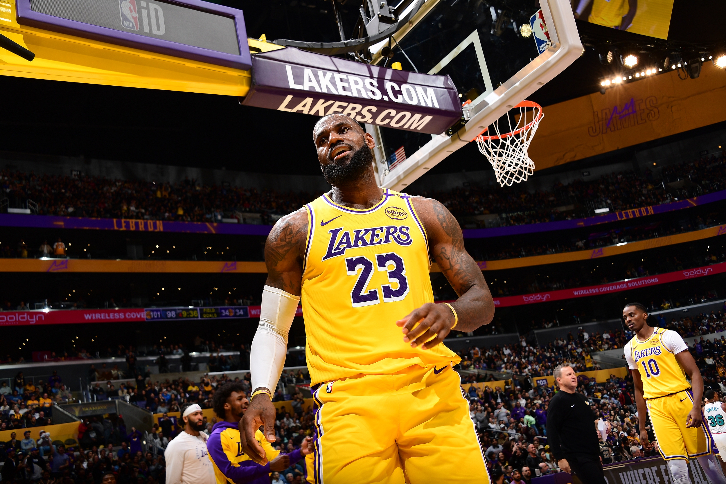 九游体育官网-超越乔丹！詹姆斯成NBA史上获得MVP选票最老球员，最年轻也是他