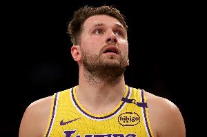 九游体育app-曾令旭：湖人小阵容3分不开真就打谁都困难了 只靠卢卡是不行的