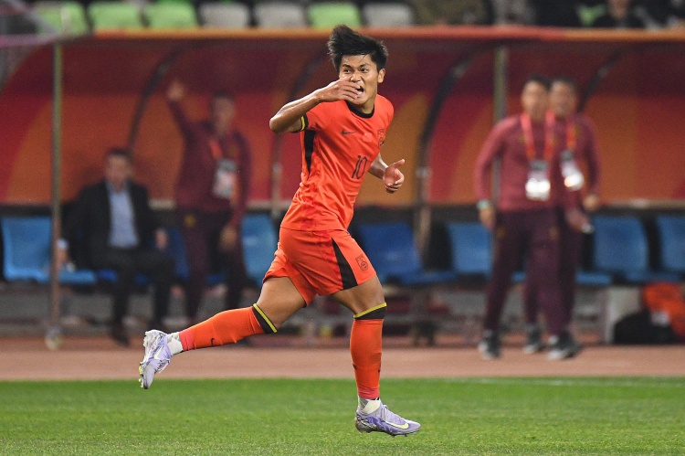 九游体育app-蒯纪闻谈对阵澳大利亚：稳固防守为先，再谋进攻策略